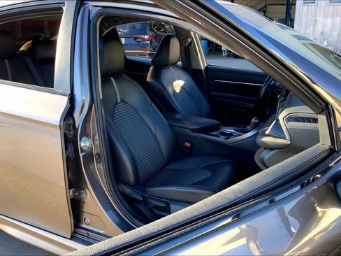 Used 2022 Toyota Camry SE image 8