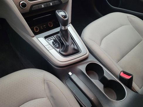 Used 2017 Hyundai Elantra SE image 26