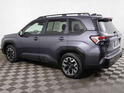 Used 2025 Subaru Forester Premium AWD/4WD image 13