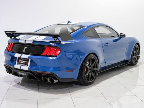 Used 2021 Ford Mustang Shelby GT500 w/ Carbon Fiber Track Pack RWD image 5