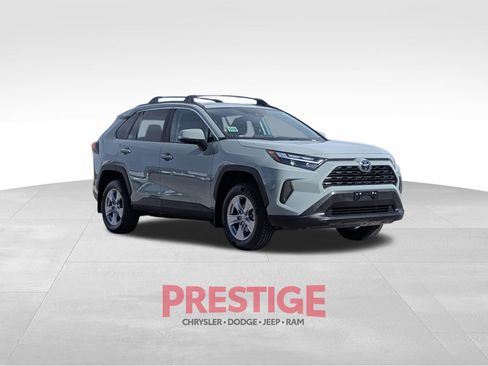 Used 2022 Toyota RAV4 XLE w/ Convenience Package AWD/4WD image 5