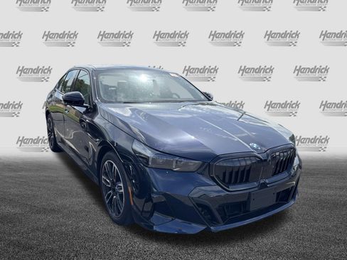 Used 2026 BMW 550e xDrive w/ Premium Package AWD/4WD image 2
