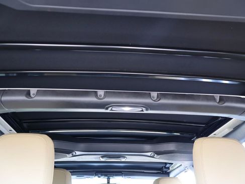 Used 2018 Jeep Wrangler Unlimited Rubicon AWD/4WD image 15