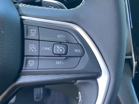 New 2025 Jeep Grand Cherokee Laredo X w/ Luxury Tech Group I AWD/4WD image 18