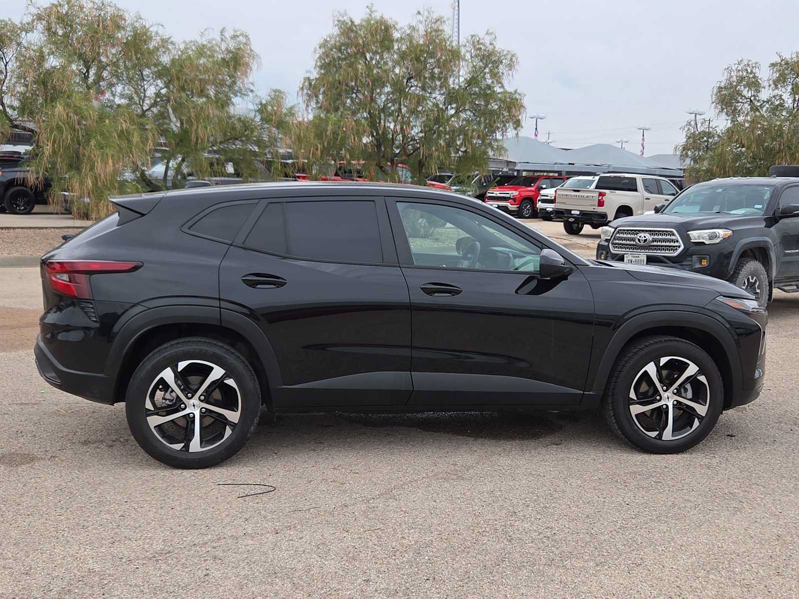 Used 2024 Chevrolet Trax RS FWD image 9
