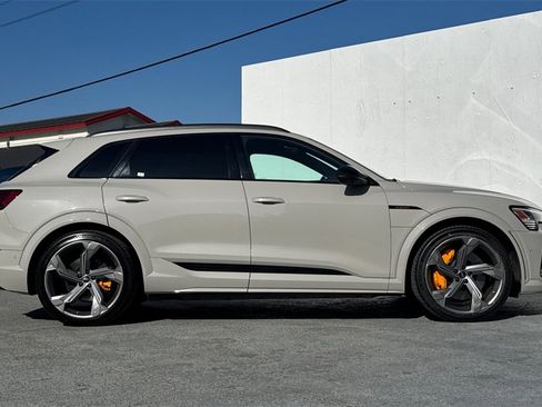 Used 2022 Audi e-tron S Prestige image 2