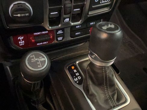 Used 2024 Jeep Wrangler Unlimited Rubicon AWD/4WD image 17