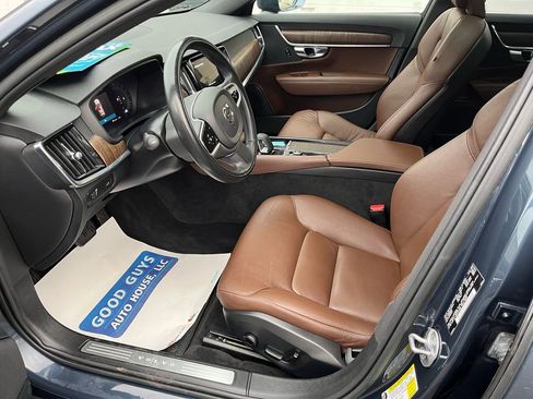 Used 2022 Volvo V90 B6 Cross Country image 7