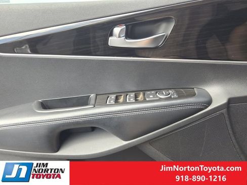 Used 2019 Kia Sorento AWD V6 image 23