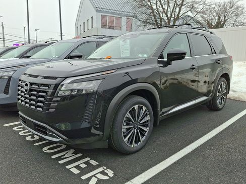 New 2026 Nissan Pathfinder Platinum w/ Cargo Package image 3