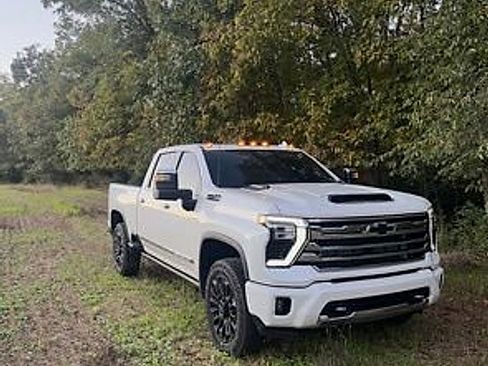 Used 2024 Chevrolet Silverado 2500 High Country w/ High Country Premium Package image 3