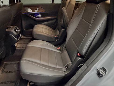 Used 2025 Mercedes-Benz GLS 450 4MATIC image 40