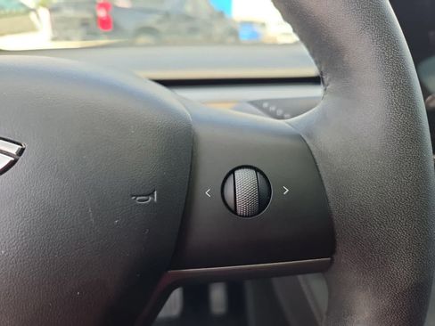 Used 2024 Tesla Model Y 2WD image 24