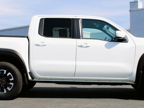 Used 2024 Nissan Frontier PRO-4X w/ Technology Package AWD/4WD image 3