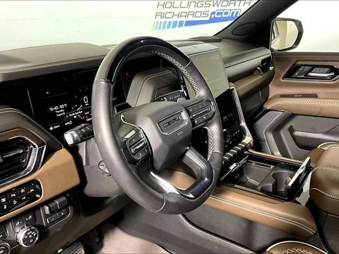 Used 2025 GMC Yukon Denali Ultimate AWD/4WD image 10