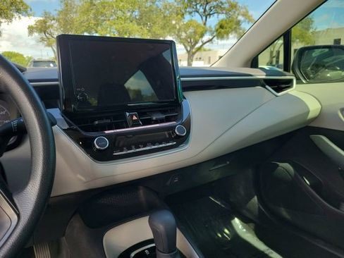 Used 2025 Toyota Corolla LE image 17