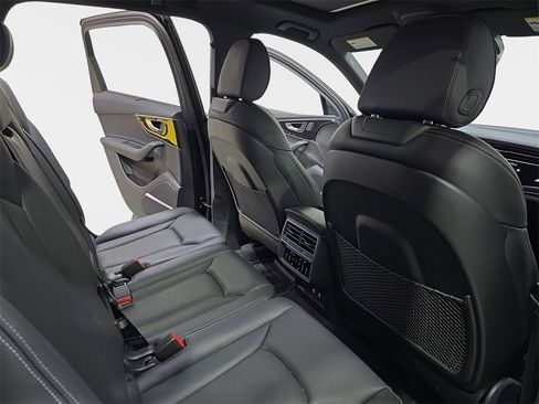 Used 2025 Audi Q7 3.0T Prestige w/ Prestige Package image 13