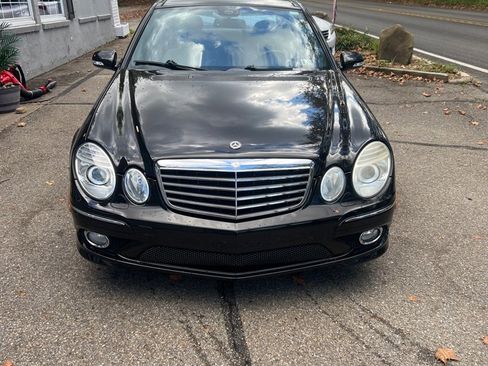 Used 2009 Mercedes-Benz E 350 4MATIC Sedan image 2