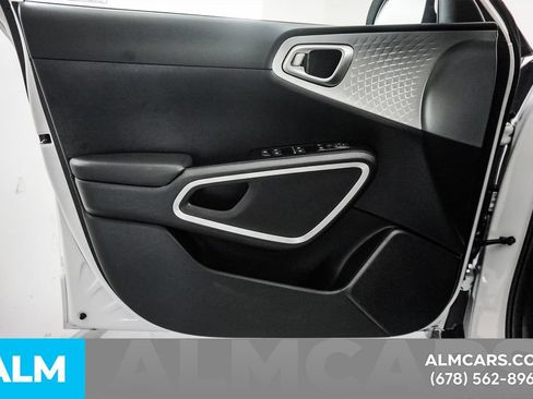 Used 2025 Kia Soul LX w/ LX Technology Package FWD image 37