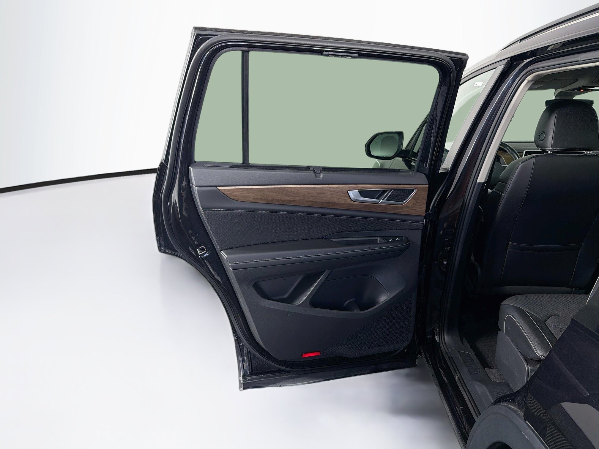 Used 2025 Volkswagen Atlas SE FWD image 27