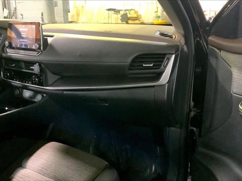 Used 2023 Nissan Rogue SV image 19