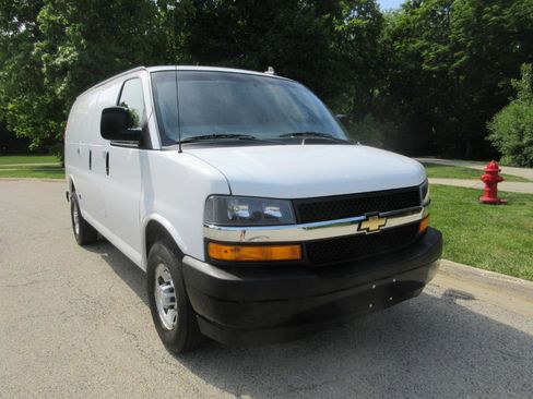 Used 2019 Chevrolet Express 2500 w/ Driver Convenience Package RWD image 21