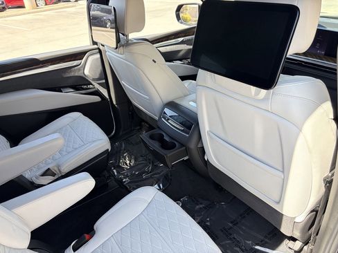 Certified 2025 Cadillac Escalade Sport Platinum w/ LPO, ONYX Package AWD/4WD image 15