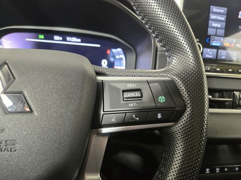 Used 2024 Mitsubishi Outlander SE AWD/4WD image 16