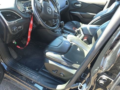 Used 2019 Jeep Cherokee Latitude Plus image 14