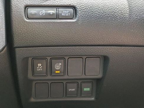 Used 2017 Nissan Rogue SV FWD image 15