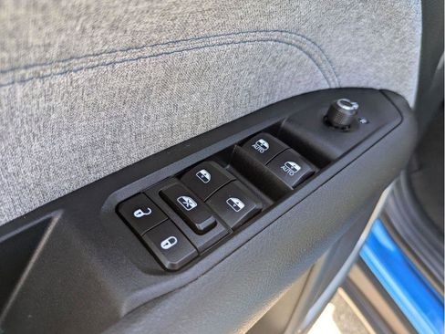 Used 2024 Jeep Compass Latitude image 15