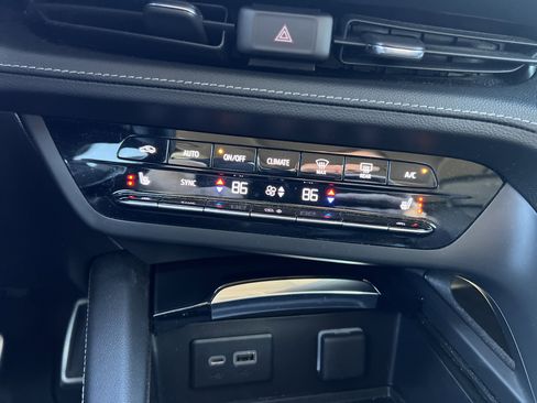 Used 2023 Buick Envision Essence w/ Sport Touring Package image 5