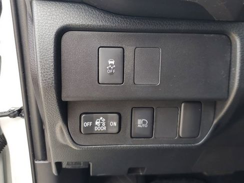 Used 2020 Toyota Tacoma SR5 w/ SR5 Appearance Package (SM) image 17