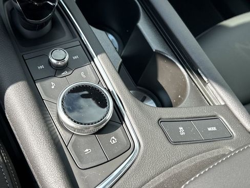 New 2025 Cadillac XT6 Luxury image 28