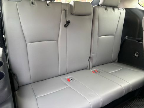 Used 2022 Toyota Highlander XLE image 29