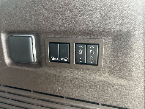 Used 2023 GMC Yukon SLT w/ SLT Premium Package RWD image 8