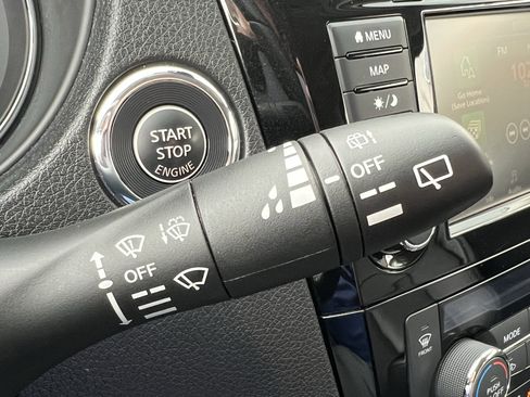 Used 2020 Nissan Rogue SL AWD/4WD image 32
