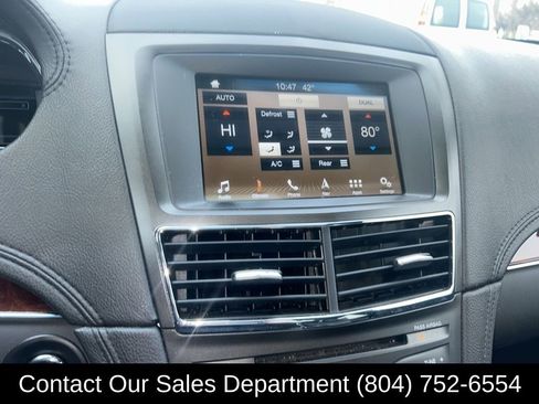 Used 2019 Lincoln MKT AWD image 17