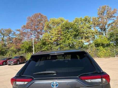 Used 2022 Toyota RAV4 XLE AWD/4WD image 5