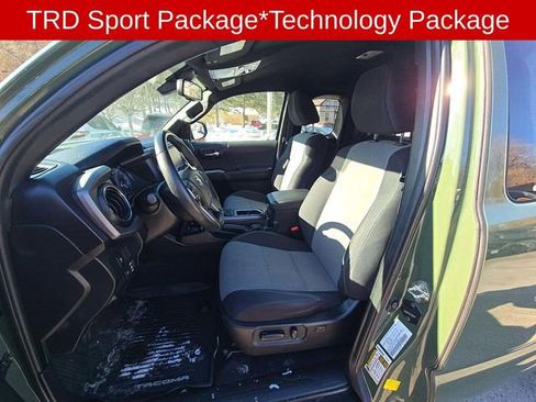Used 2021 Toyota Tacoma TRD Sport w/ Technology Package image 4