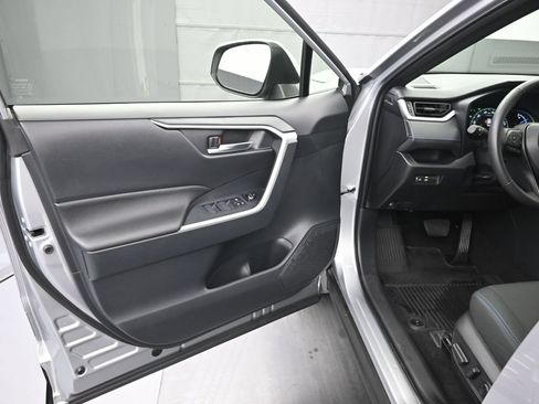 Used 2025 Toyota RAV4 SE AWD/4WD image 14