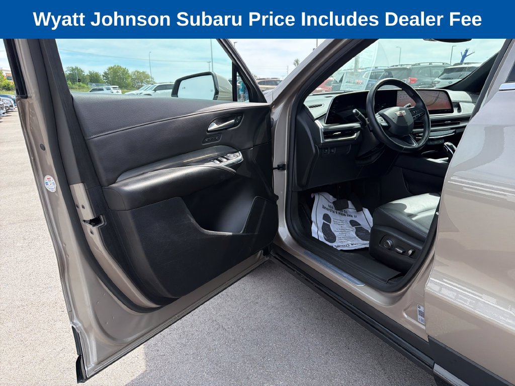 Used 2025 Cadillac XT4 Premium Luxury FWD image 19