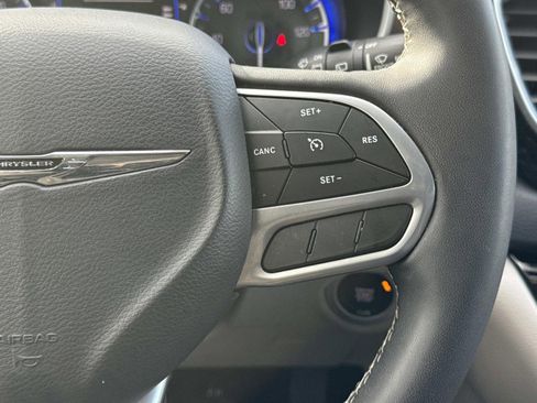 Used 2023 Chrysler Voyager LX image 13