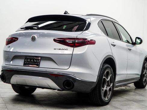 Used 2023 Alfa Romeo Stelvio Ti image 12