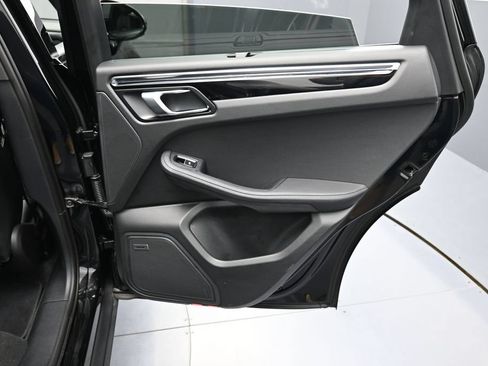 Certified 2026 Porsche Macan AWD/4WD image 25