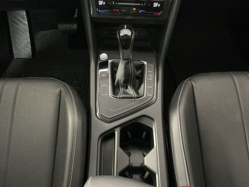 Used 2022 Volkswagen Tiguan SE image 12