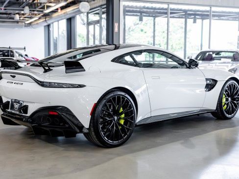 Used 2023 Aston Martin V8 Vantage Coupe RWD image 6