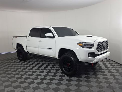 Used 2022 Toyota Tacoma TRD Sport w/ TRD Premium Sport Package image 9