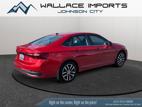 Used 2025 Volkswagen Jetta SE FWD image 5