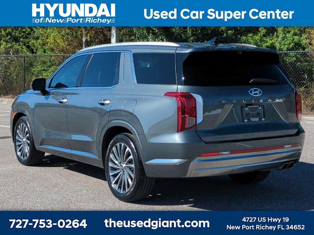 Used 2025 Hyundai Palisade Calligraphy FWD image 3